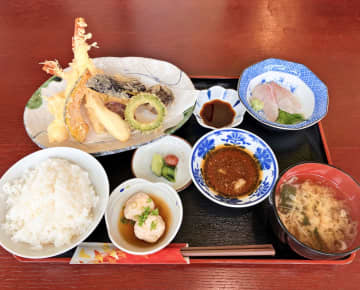 エビがぜいたくに3本入った売れ筋の「天ぷら定食」