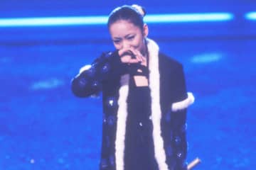 1998年の紅白歌合戦で産休から復帰した安室奈美恵さん