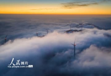 湖北省宜昌市秭帰県にある雲台荒風力発電所は、秭帰県と長陽県の境界に位置しており、計82基の風力発電ユニットがあり、設備容量は180メガワットに上る。