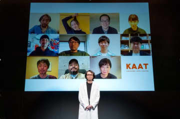 KAATの2023年度のラインアップを発表する長塚圭史（撮影・加藤甫）