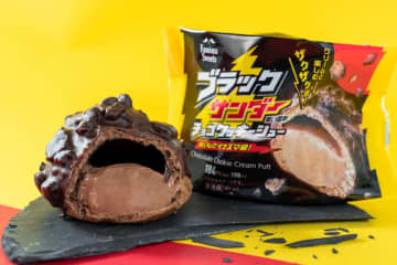 『ブラックサンダーチョコクッキーシュー』（198円）