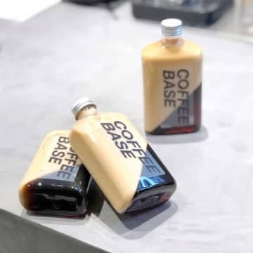 コーヒーゼリーの上にカフェオレを詰めた人気メニュー「Coffee jelly & cafe au lait」