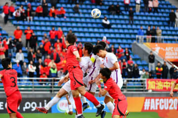 サッカーのU-20アジアカップのノックアウトステージ準々決勝が12日にあり、U-20中国代表はウズベキスタン・タシケントのJARスタジアムでU-20韓国代表と対戦し、延長戦の末に1-3で敗れた。