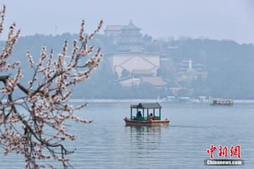 頤和園では今年、小型遊覧ボートに初めて「5G＋北斗」遊覧ボートシステムを搭載した。