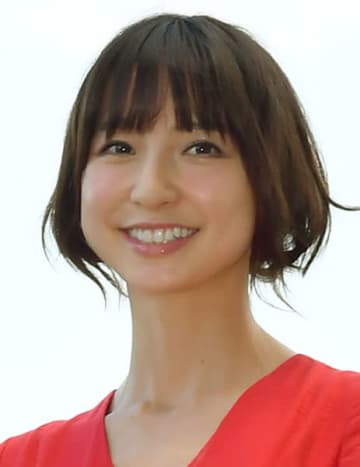 篠田麻里子（Ｃ）日刊ゲンダイ