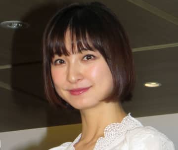 篠田麻里子（Ｃ）日刊ゲンダイ