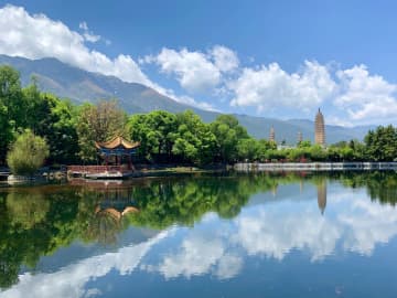 中国民用航空産業は26日、冬ダイヤから夏ダイヤへのダイヤ改正を行った。2023年夏ダイヤのキーワードは「回復」だ。写真は大理。