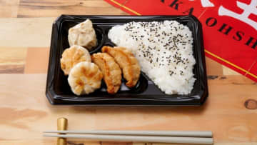 「大阪王将 中華弁当」（税込 480円）　※消費税は8％計算