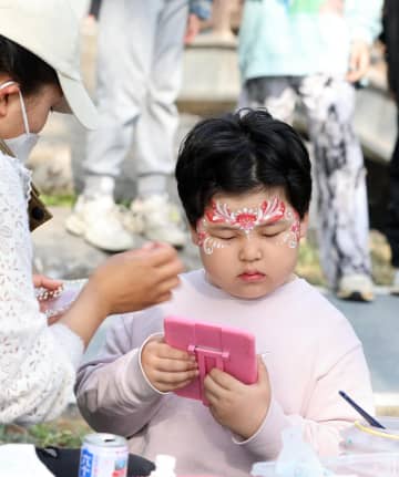 中国各地で桜が開花　文化・観光市場が活況