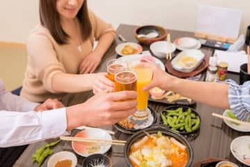 居酒屋でお酒を飲まないときに注文するソフトドリンクは？　※画像はイメージです（photoAC）