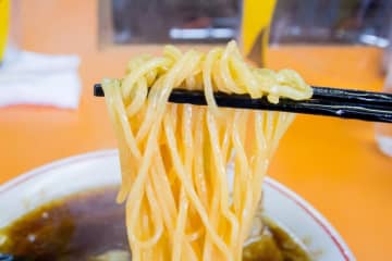 台湾メディアのNOWnewsは13日、日本のラーメン店が18歳未満の入店を禁止したことに、日本のネット上では称賛の声が殺到していると報じた。