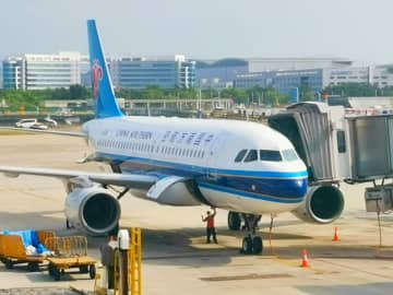 中国南方航空は21日、上海浦東国際空港と関西国際空港を結ぶ定期便の運航を再開した。