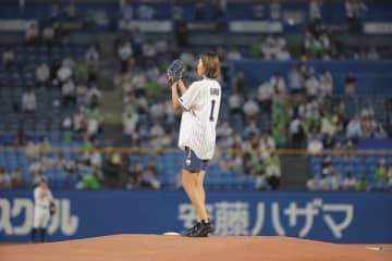 大谷翔平と瓜二つ!? 狩野舞子が神宮で披露したピッチングフォーム　※画像は狩野舞子のインスタグラム「ｋａｎｏｃｈａｎ７１５」より