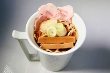 人類みなキッチンカー「世界の醤油ラーメン」