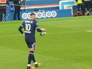 サッカー元日本代表MF乾貴士がこのほど、イングランド・プレミアリーグで目覚ましい活躍を続ける三笘薫について「ブラジル代表にネイマールがいなければ三笘が代わりになれる」とコメントした。写真はネイマール。