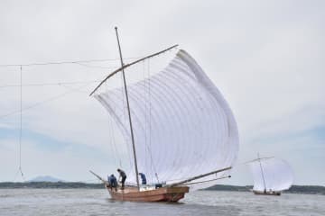 特別操業した観光帆引き船=霞ケ浦