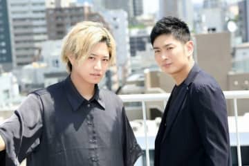 仮面ライダー俳優同士の、井上正大さんと松田悟志さん　撮影：ピンズバＮＥＷＳ編集部