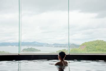 写真：「休暇村南淡路」温泉大浴場「潮騒の湯」