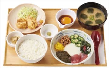 「アカモクねばとろととり天の定食」（税込 990円）