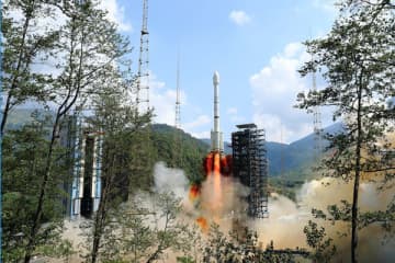 中国は17日午前10時49分に西昌衛星発射センターでキャリアロケット「長征3号B」を使い、56基目となる北斗測位衛星を打ち上げた。