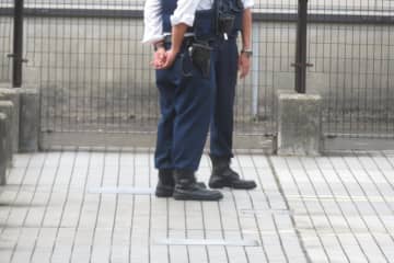 日本で銃による事件が2日連続で起きたことが中国で報じられた。