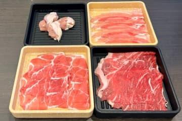 右手前から時計回りに、牛、豚肩ロース、鶏肉、豚バラ。