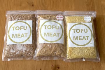 TOFU MEATは公式サイトで購入可能。3種類のフレーバーがあり、各250gの3種類セットは4980円となっている