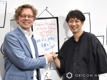 スウェーデン大使館イベントをプロデュースした小栗了（右）、ペールエリック・ヘーグベリ大使 （C）ORICON NewS inc.