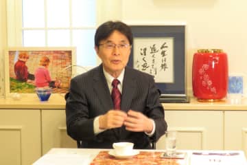 浜田和幸氏は政治・経済学者であり、かつて参議院議員に当選したこともあり、さらには書道家でもあるという多様な顔を持つ。だが、浜田氏と中国の深い縁については知らない人が多い。