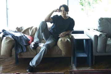 映画『SEE HEAR LOVE 見えなくても聞こえなくても愛してる』に出演する山下智久（撮影：井上ユミコ）