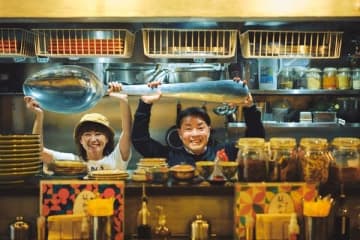 左が店長のカヨさん、右が三嶋さん。