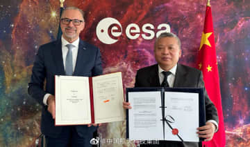 中国国家航天局の張克倹局長はパリで8日、欧州宇宙機関のアッシュバッハ長官、フランス国立宇宙研究センターのバティスト総裁と会談した。