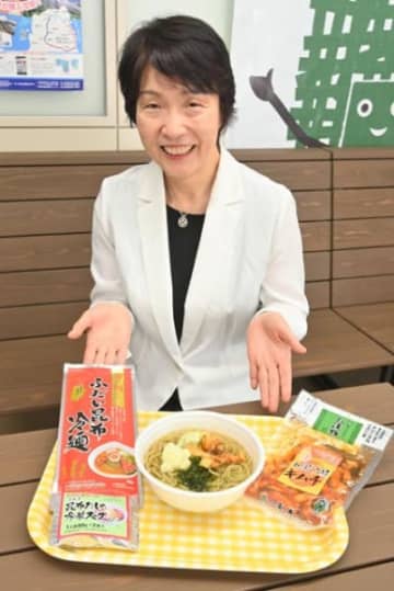 昆布をふんだんに使った「ふだい昆布冷麺」。別売りのスープやキムチと相性抜群だ