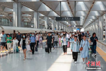 北京豊台駅は20日、リニューアルオープンして1周年を迎えた。