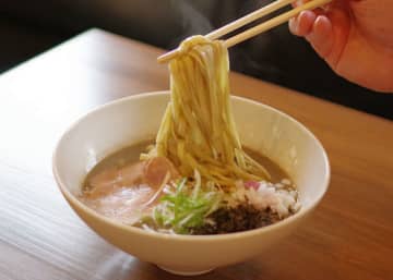 煮干しの濃厚スープがたまらない「チェメント」（1150円）