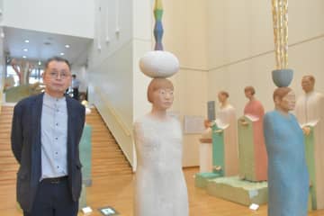 人間の在り方を追求した彫刻を創作している笠原鉄明さん=水戸市備前町