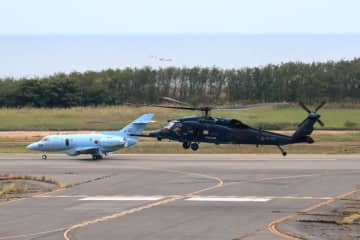 新潟分屯基地に所属する U-125A救難捜索機とUH-60J救難ヘリコプター　新潟空港 2021年10月8日撮影