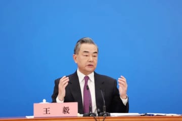 米ボイス・オブ・アメリカの中国語版サイトは5日、中国外交トップ王毅氏の「欧米人は日中韓の区別ができない」とする人種主義的な色彩を帯びた発言がツイッター上で批判・嘲笑の的になっていると報じた。