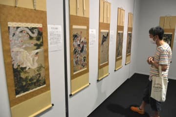 伊藤若冲の作品を西陣織で再現した作品展=土浦市大和町