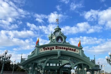 東京ディズニーランドでキャストとして働く台湾人女性のSNS投稿が話題になっている。