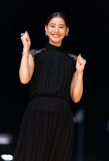 「ジャパンダートダービー」に来場した新木優子