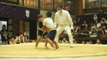 葛城市当麻の相撲館「けはや座」。1日にはワンパク相撲大会が開かれた