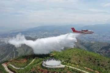 大型消火・水上救助水陸両用機「鯤竜」AG600が、典型的な消火シーンの検証テスト飛行を完了した。