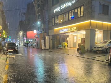 大雨は韓国でも大きな被害をもたらした。主要各紙は「豪雨のたびに半地下や地下で悲劇が起きる韓国」「後進国型の公共災難」などと政府の対応を非難した。写真は韓国。