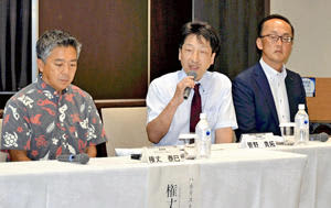 意見を交わす（左から）権丈氏、管野社長、吾妻局長