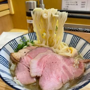 特徴的なウィング麺　