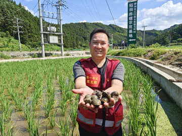 柳州タニシ麺は大ブームとなり、タニシ麺産業が急成長している。