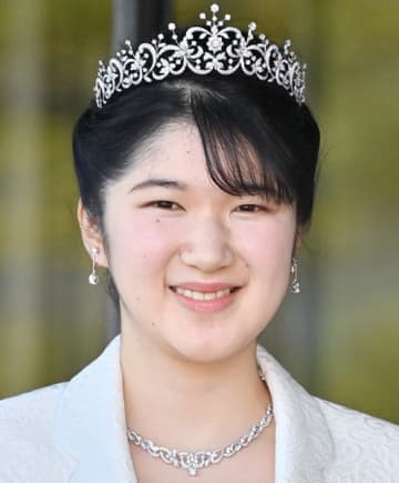 2021年、黒田清子さんから借りたティアラを着用した愛子さま（代表撮影）