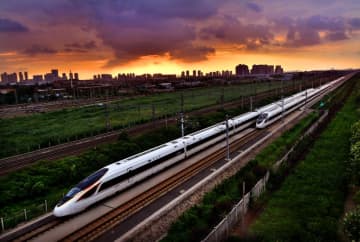 中国初の設計最高速度が350km/hに達する高速鉄道・京津都市間鉄道が1日、営業スタートから15周年を迎えた。