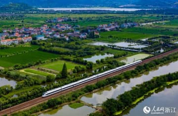 杭州・紹興・寧波都市間鉄道が運行をスタートした。